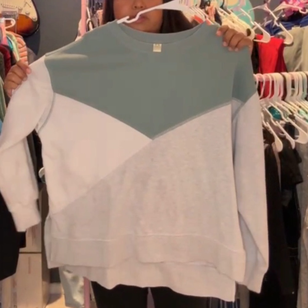 Green Tea Tru colored long sleeved sweatshirt size XXL. Green/grey/white